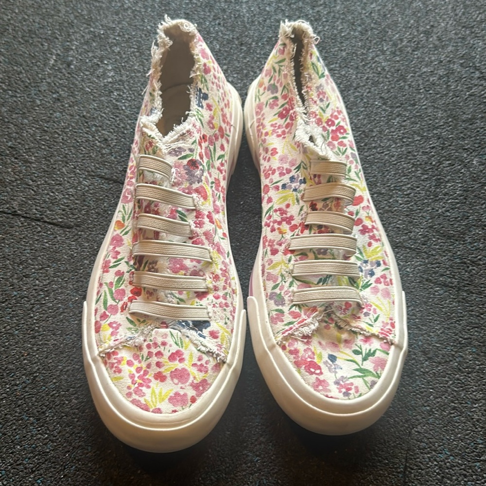 Rocket dog canvas shoes